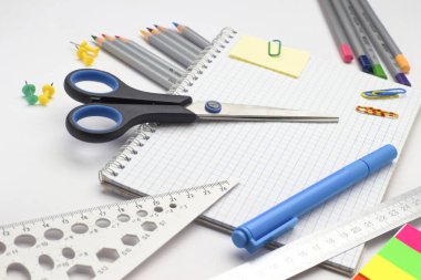 iş için dizüstü kalem cetvel makası