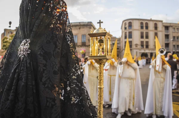 Mujer Con Mantilla Negra Escoltando Los Penitentes Procesión Semana Santa —  Fotos de Stock