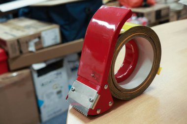 Bayrak kurdele kesme araçlarının fotoğrafı, genellikle kurdele kesmek için paketleri sararken kullanılır