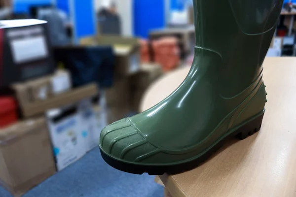 Πράσινες Λαστιχένιες Μπότες Που Είναι Αδιάβροχες Και Χρησιμοποιούνται Συνήθως Από — Φωτογραφία Αρχείου