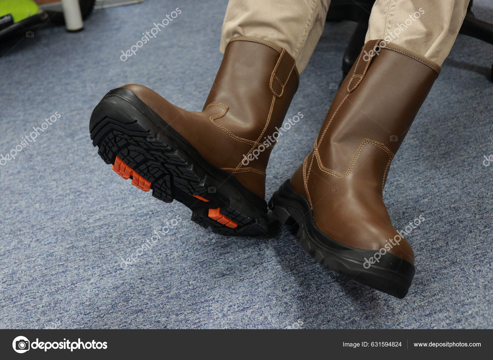 Bezpečnostní obuv stock fotografie, royalty free Bezpečnostní obuv obrázky  | Depositphotos