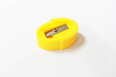 Beyaz arkaplanda renkli bir bileyicinin fotoğrafı