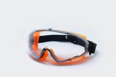 Fotoğraf gözlükleri, bu gözlükler gözleri toz ve sudan korumak için, genellikle motosikletçiler ve dalgıçlar tarafından takılır.