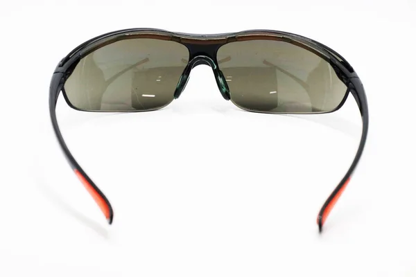 运动眼镜的照片 也可以用作太阳镜 这些眼镜通常是骑自行车的人戴的 这张照片的背景是白色的 — 图库照片