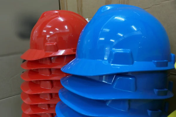 安全ヘルメットの写真は このヘルメットは 建設労働者が頭を保護し 作業事故を回避するために使用されます — ストック写真