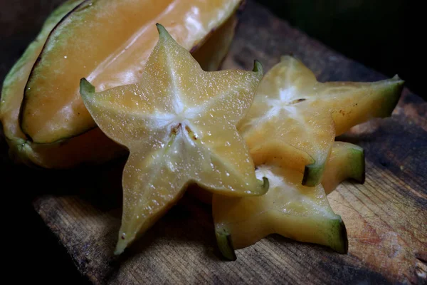 Photo Very Fresh Star Fruit Slices Table — Stock Photo, Image