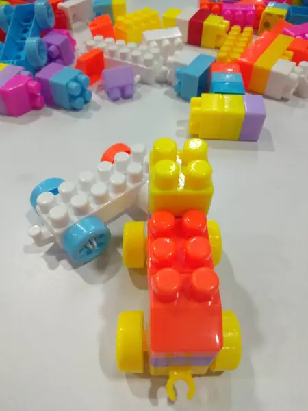 Fotografia Kolorowa Zabawka Dla Dzieci Zabawka Składa Się Fragmentów Które — Zdjęcie stockowe