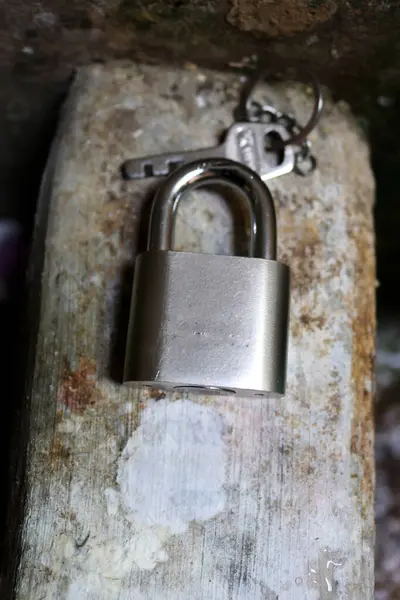 Photo of the lock and key, this lock is made of steel