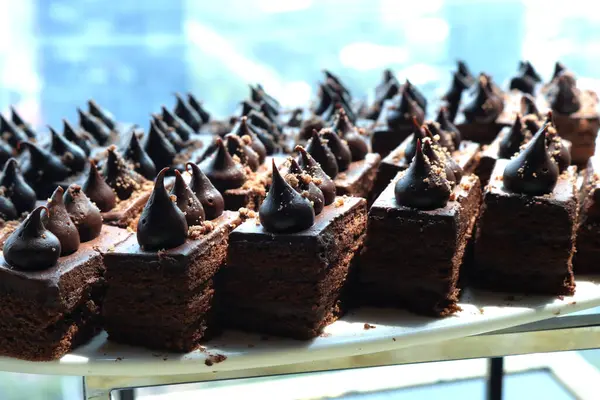 Çok iştah açıcı bir pasta fotoğrafı, çok lezzetli görünüyor, yemekten sonra tatlı pastası.