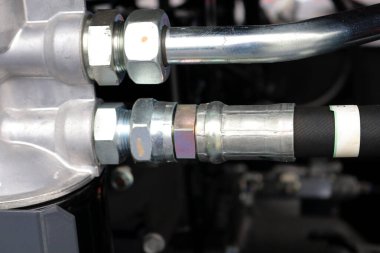 Ağır vehcle ya da endüstriyel makine üzerindeki hortum panelinin fotoğrafı