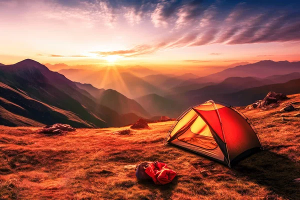 Zeltlager Den Bergen Bei Sonnenuntergang — Stockfoto