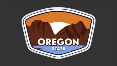 Oregon eyaletindeki güzel orman ve dağ manzarasının silueti