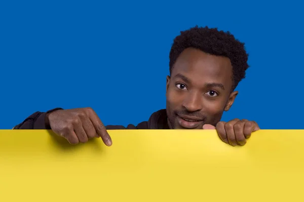 Young Man Pointing Yellow Board Advertisement Empty Copy Space Presentation — Stock Photo, Image