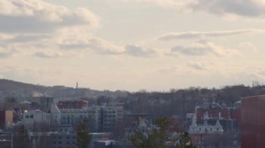 Küçük şehir merkezi bulutları zaman aşımına uğramış gökyüzü Sherbrooke manzara Quebec şehir manzarası Fransız kültürü Kanada