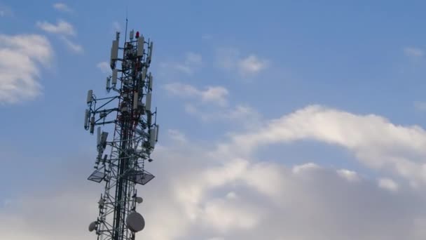 Tecnología Torre Comunicación Inalámbrica Teléfono Celular Contaminación Nubes Lapso Tiempo — Vídeo de stock