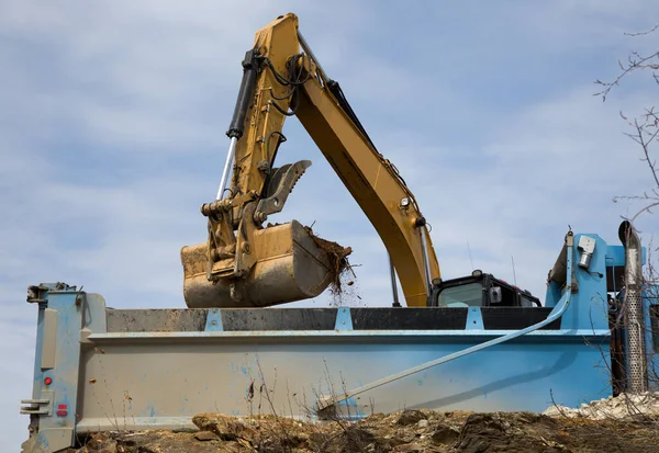 Excavadora Retroexcavadora Carga Camión Volquete Sitio Construcción Pala Hidráulica Camión —  Fotos de Stock