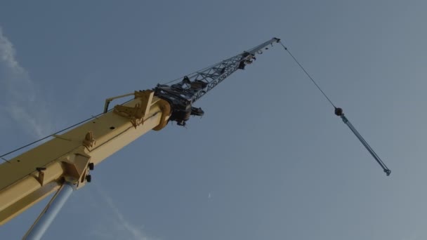 蓝天天窗式起重机工业升降设备的隔离 — 图库视频影像