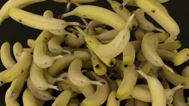 Muchos Plátanos Cayendo Montón Fondo Marco Completo Pila Frutas Amarillas — Vídeo de stock