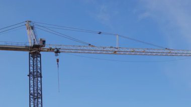 Mavi Gök Altında Turna Kulesi İnşaat Alanında Kaldırma