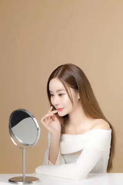 Młoda Azjatycka Piękna Kobieta Długie Włosy Koreańskim Stylu Makijażu Twarzy — Zdjęcie stockowe