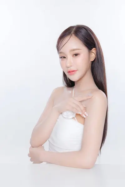 아시아 신선한 배경에 한국어 메이크업 화장품 아름다움과 아시아 초상화 — 스톡 사진