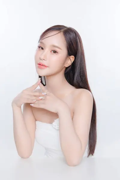 아시아 신선한 배경에 한국어 메이크업 화장품 아름다움과 아시아 초상화 — 스톡 사진