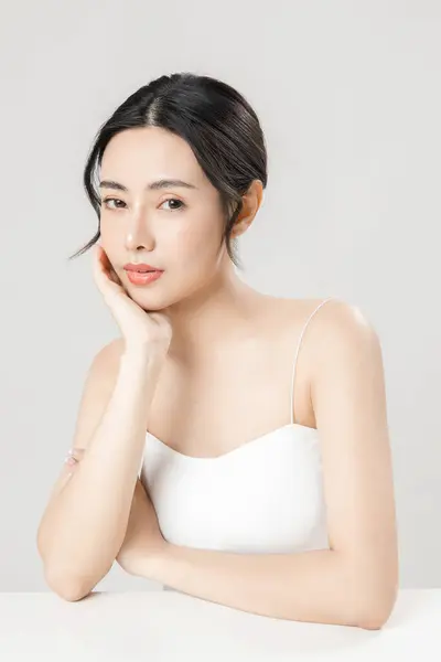 Güzel Yüzlü Mükemmel Temiz Tenli Asyalı Bir Kadın Doğal Makyajlı — Stok fotoğraf