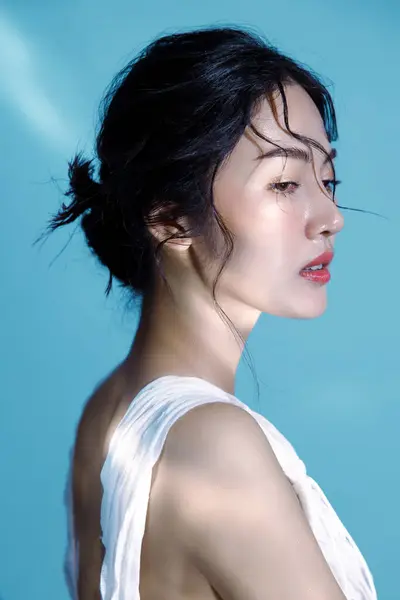 Attraktive Junge Nasse Haare Asiatische Frau Modell Mit Perfekter Frischer — Stockfoto