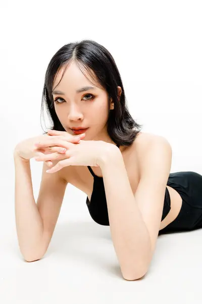 Módní Asijské Ženy Krátké Vlasy Dokonalým Tělem Roztomilý Ženský Model — Stock fotografie