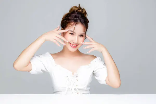 Mujer Asiática Con Una Cara Hermosa Perfecta Piel Limpia Fresca — Foto de Stock