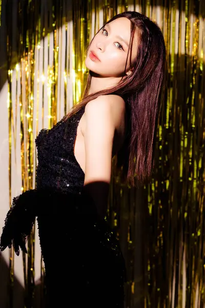 Joven Encantadora Hermosa Mujer Asiática Con Vestido Negro Sexy Moda —  Fotos de Stock