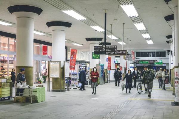April 2012 Unbekannte Pendeln Kobe Bahnhof — Stockfoto