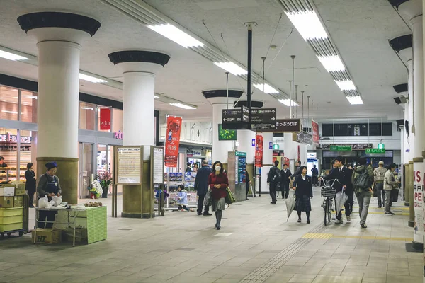 April 2012 Unbekannte Pendeln Kobe Bahnhof — Stockfoto