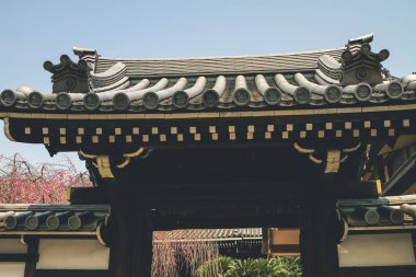 Geleneksel düzen, tapınağın çatısı 9 Nisan 2012