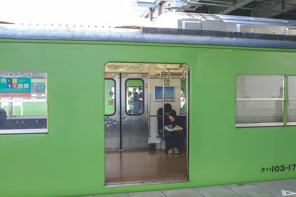 Gröna Tåget Vid Kyoto Stationen April 2012 — Stockfoto