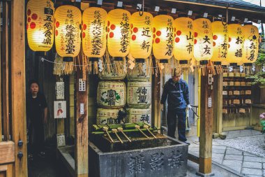 Nishiki Tenmangu 'nun 10 Nisan 2012 girişi Kyoto, Japonya