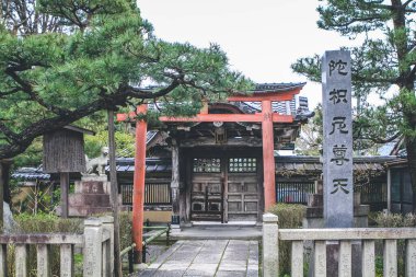 Gion 'un Yuuraku Inari Daimyojin' e girişi 10 Nisan 2012