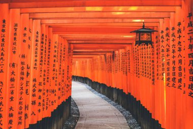 Fushimi inari taisha türbesi Kyoto, Japonya 10 Nisan 2012