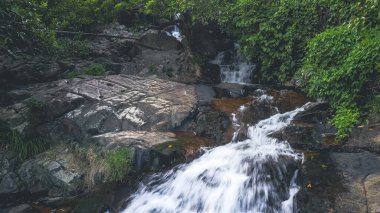 Biraz Hawaii Şelalesi, T.K. O Hong Kong