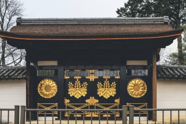 10 Nisan 2012 Karamon Kapısı Daigo-ji Tapınağı, Kyoto Şehri, Kyoto Bölgesi, Japonya