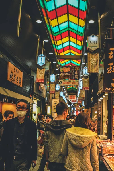 stock image People shopping at Nishiki Food Market, Kyoto 10 April 2012