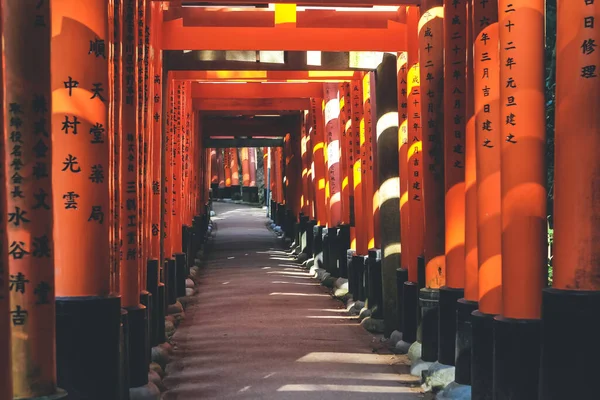 2012年4月10日京都伏見稲荷神社鳥居 — ストック写真