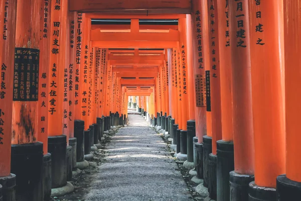 Porțile Torii Din Sanctuarul Fushimi Inari Kyoto Japonia Aprilie 2012 — Fotografie, imagine de stoc