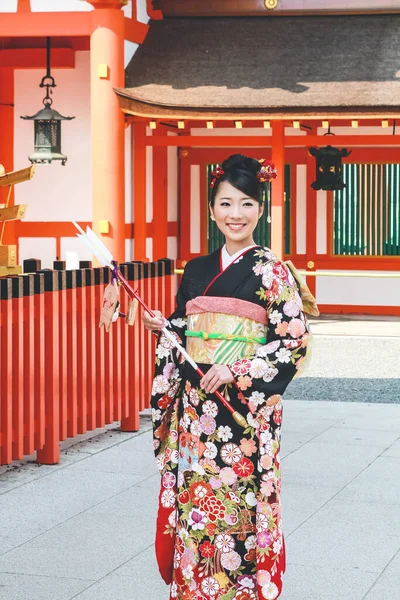 Japanisches Mädchen Trägt Kimonos Bei Fushimi Inari Taisha Kyoto April — Stockfoto