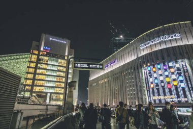 10 Nisan 2012, Yodobashi Kamera Multimedya Umeda Mağazası