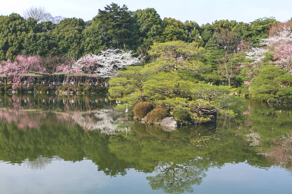 2012年4月10日日本 平安神宮への眺め — ストック写真