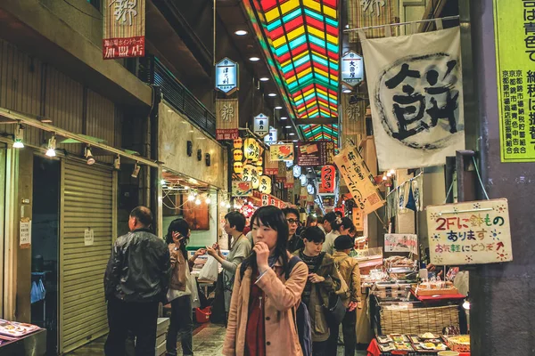 Lidé Nakupující Nishiki Food Market Kjóto Dubna 2012 — Stock fotografie