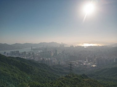 20 Mayıs 2022 Misty Hong Kong silueti, Fei Ngo Shan 'dan bakıyor.