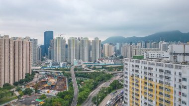 Kasabanın şehir manzarası. Kwun Tong yolu Hong Kong 4 Kasım 202