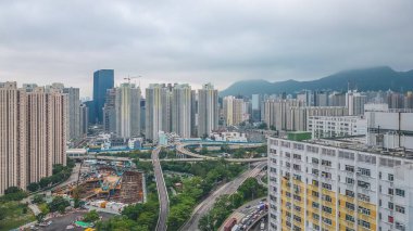 Kasabanın şehir manzarası. Kwun Tong yolu Hong Kong 4 Kasım 202